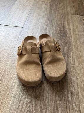 Suede Mule Clog in Tan